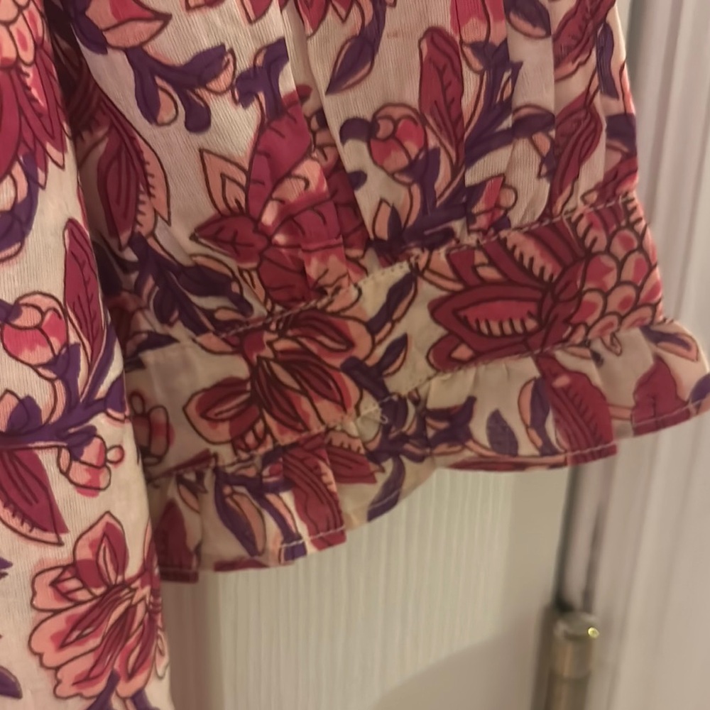 Evereve NWT Ari Ruffle Collar V neck Blouse - Picture 14 of 15